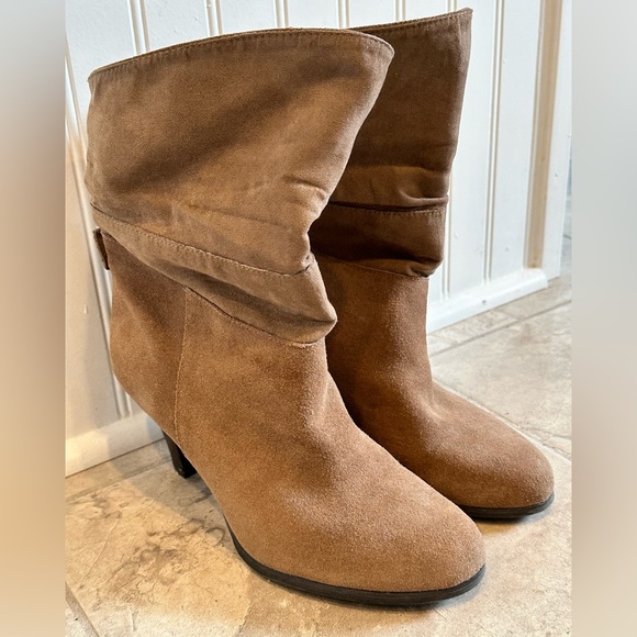 BCBGeneration tan suede boots - Picture 4 of 9